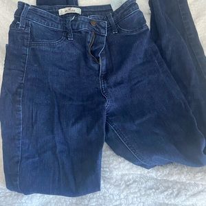 Skinny Jeans High Waisted (will wash clothes to get them fresh & wrinkles out)!